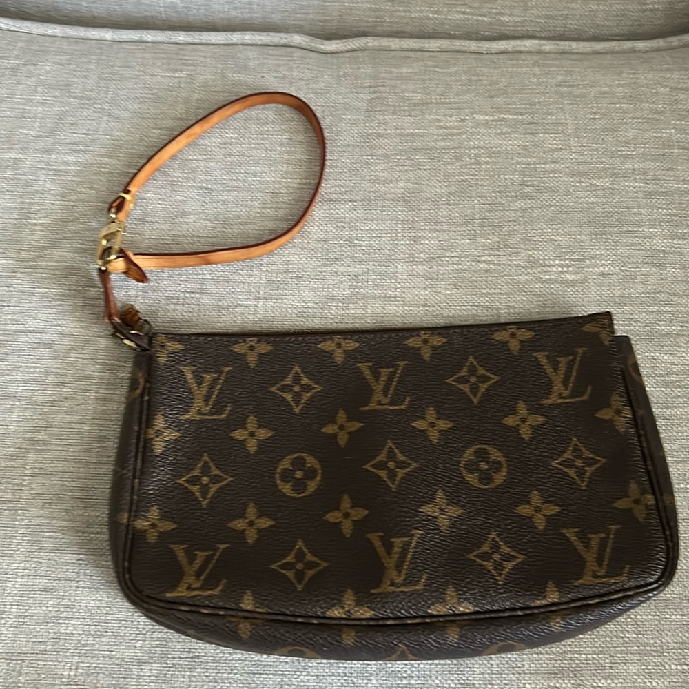 Lv pochette